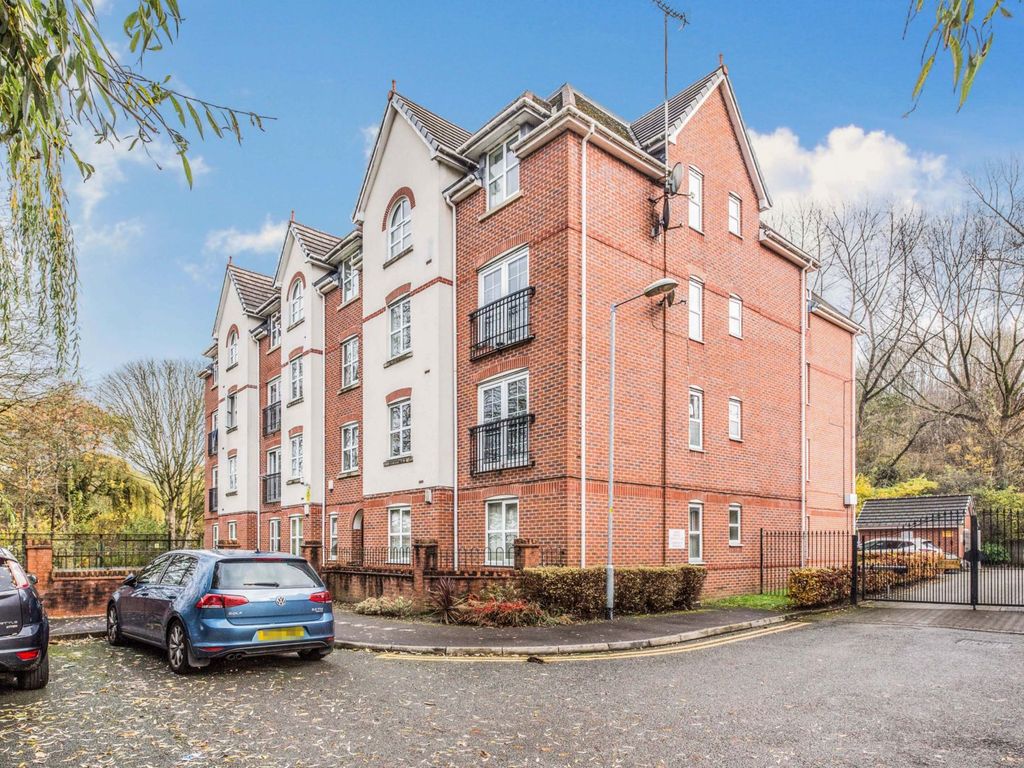 2 bed flat for sale in Roch Bank, Manchester M9, £180,000