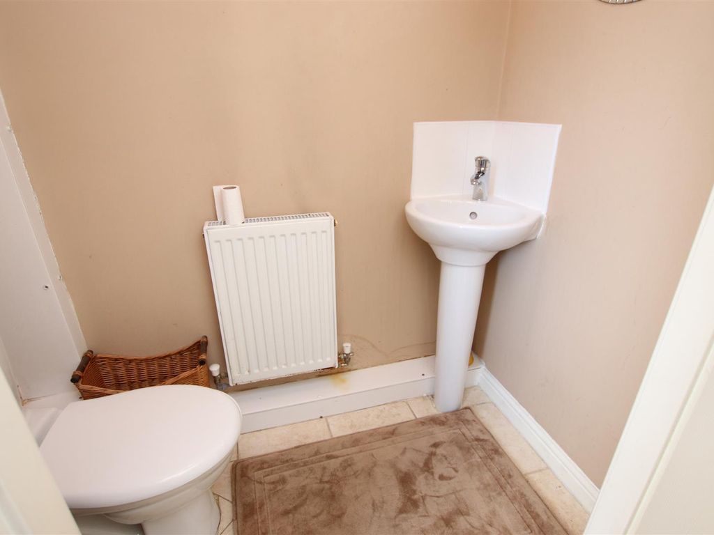3 bed town house for sale in Brander Close, Idle, Bradford BD10, £225,000