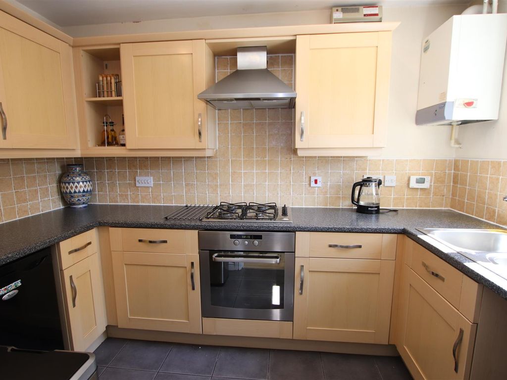 3 bed town house for sale in Brander Close, Idle, Bradford BD10, £225,000