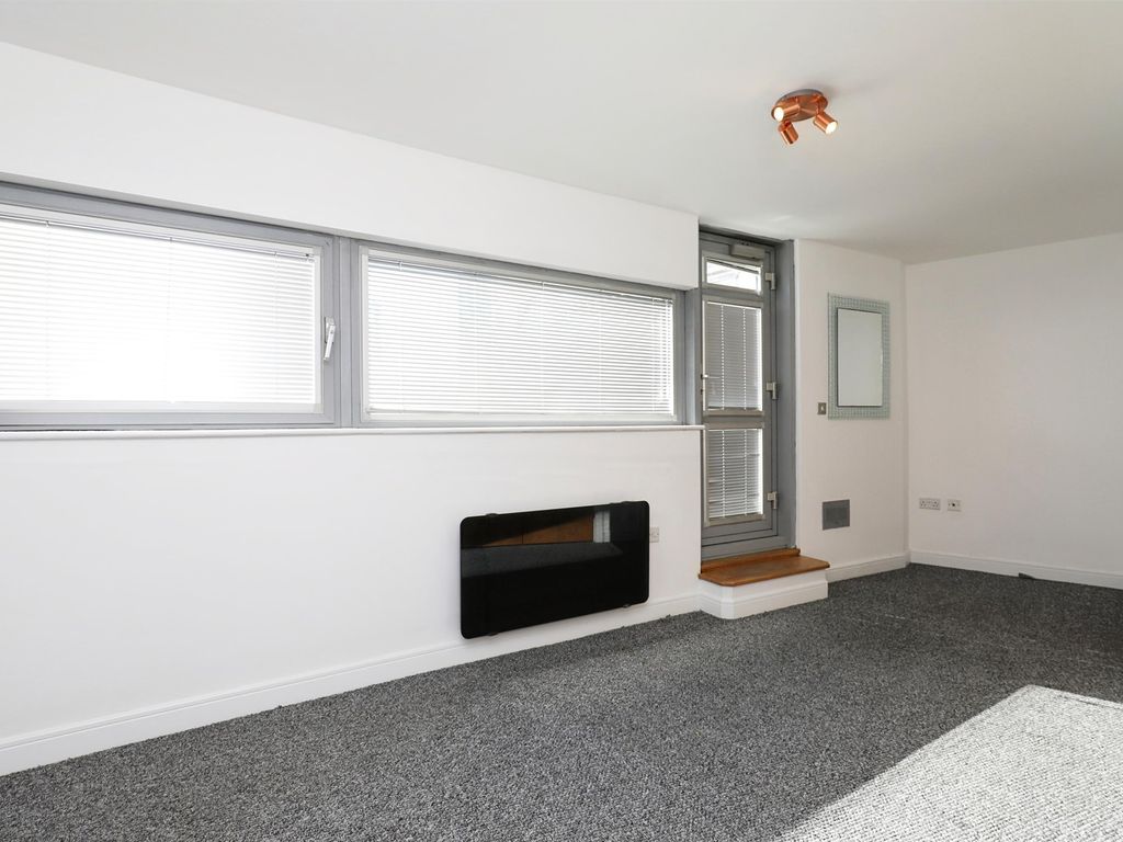 1 bed flat for sale in Bute Terrace, Cardiff CF10, £170,000