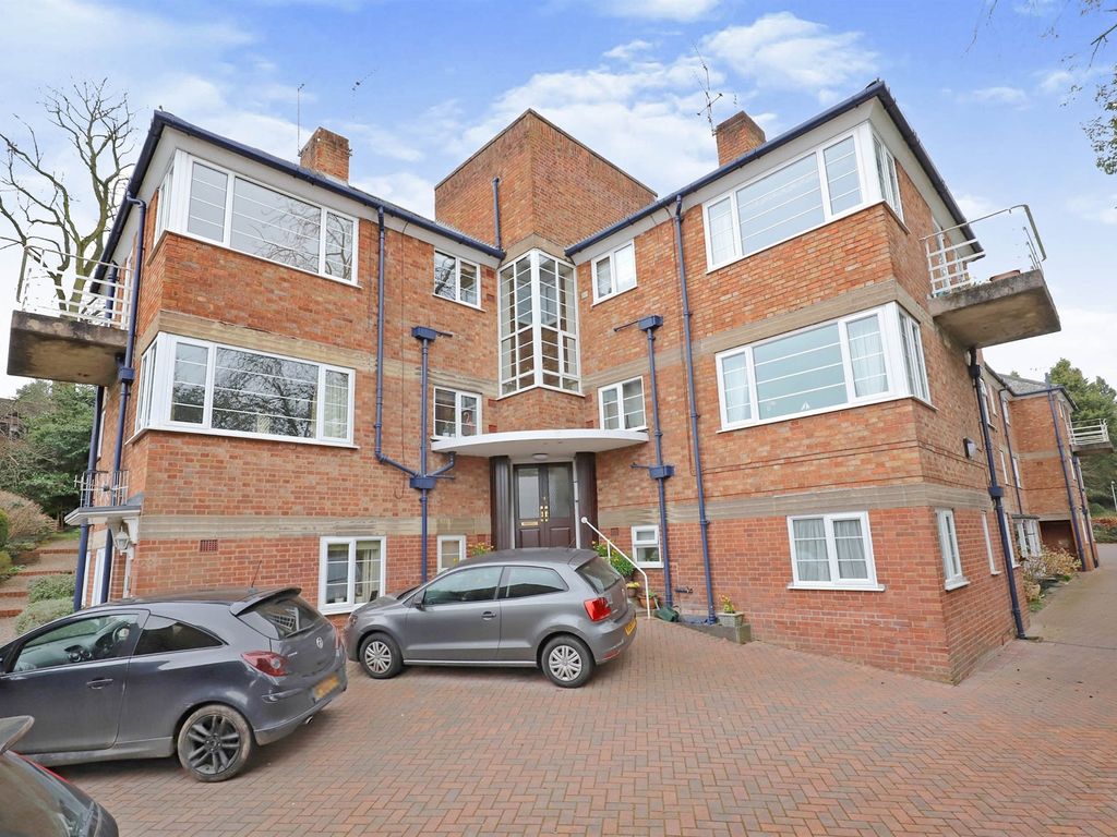 2 bed flat for sale in Comberton Road, Kidderminster DY10, £150,000