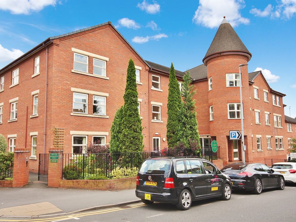 2 bed flat for sale in Church Street, Wilmslow SK9, £215,000