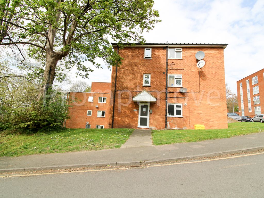 2 bed property for sale in Moulton Rise, Luton LU2, £195,000