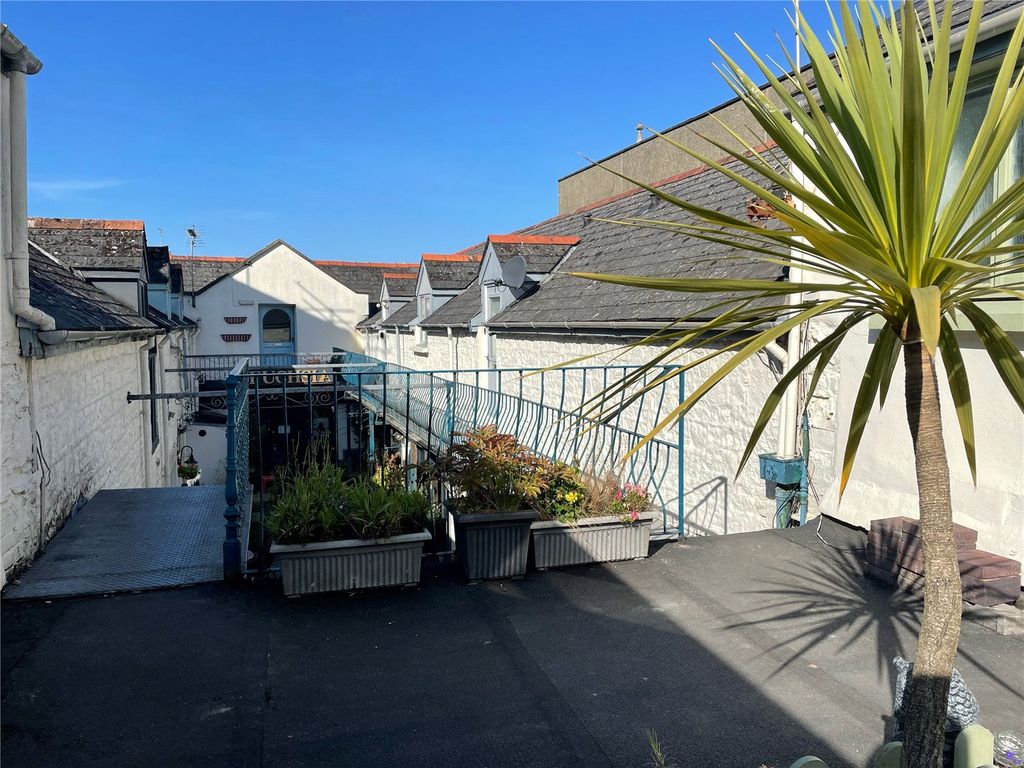 2 bed flat for sale in Upper Frog Street, Tenby, Pembrokeshire SA70, £180,000