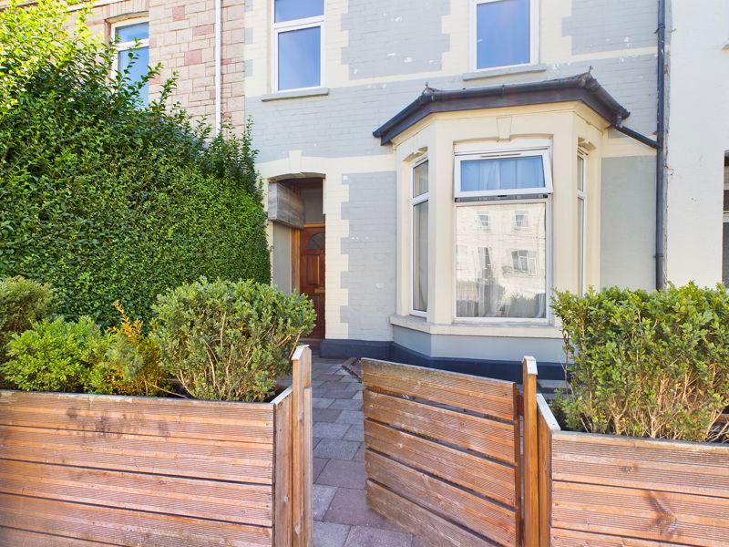 1 bed flat for sale in Penarth Road, Cardiff CF11, £130,000