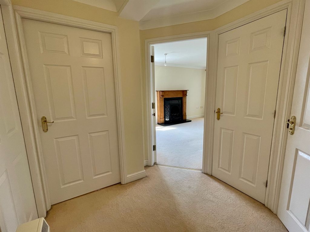 2 bed flat for sale in Huggins Close, Balsall Common, Coventry CV7, £195,000