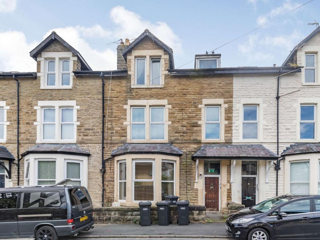 1 bed flat for sale in Grove Park Terrace, Harrogate HG1, £85,000