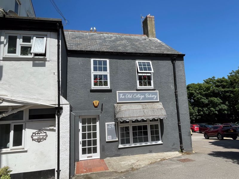 2 bed flat for sale in Broad Street, Lyme Regis DT7, £275,000