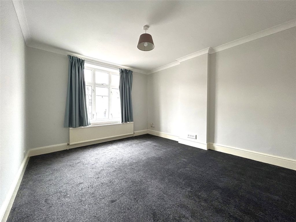 3 bed maisonette for sale in Connaught Road, Aldershot, Hampshire GU12, £240,000