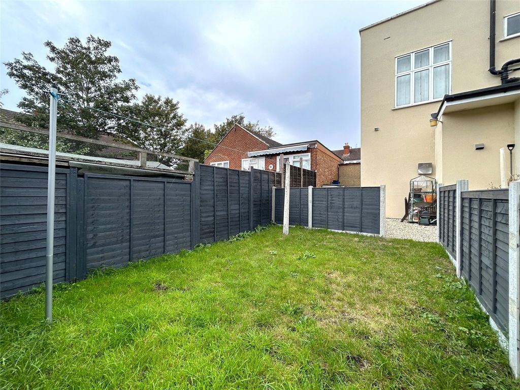 3 bed maisonette for sale in Connaught Road, Aldershot, Hampshire GU12, £240,000