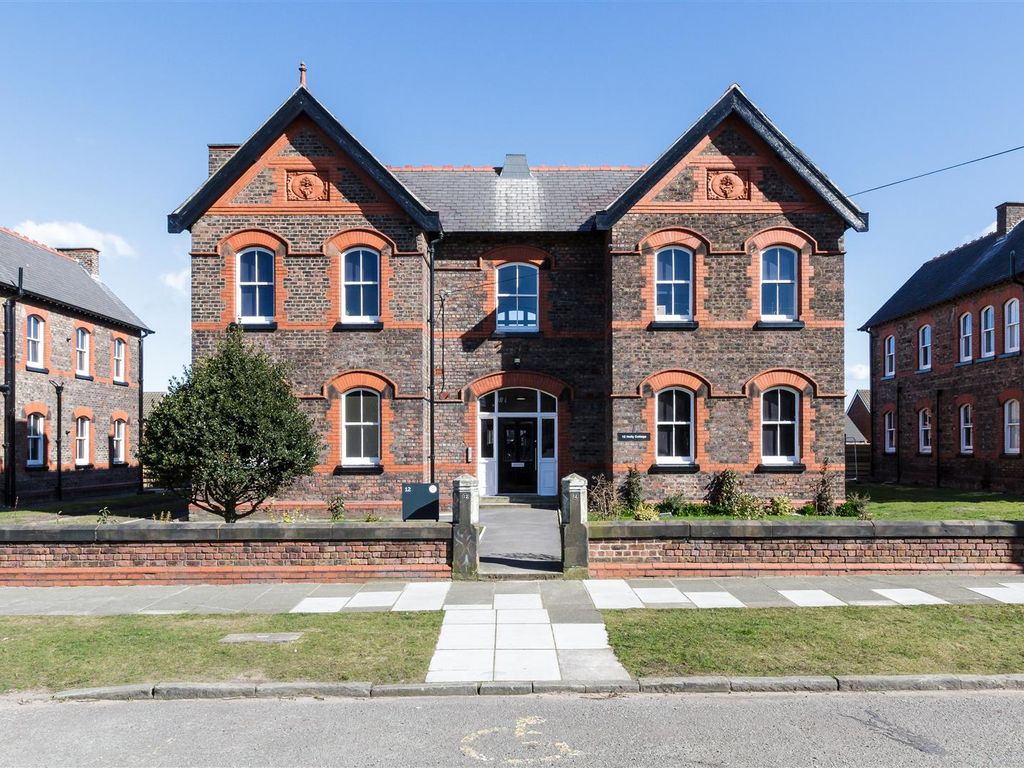 3 bed flat for sale in New Hall, Fazakerley, Liverpool L10, £115,000