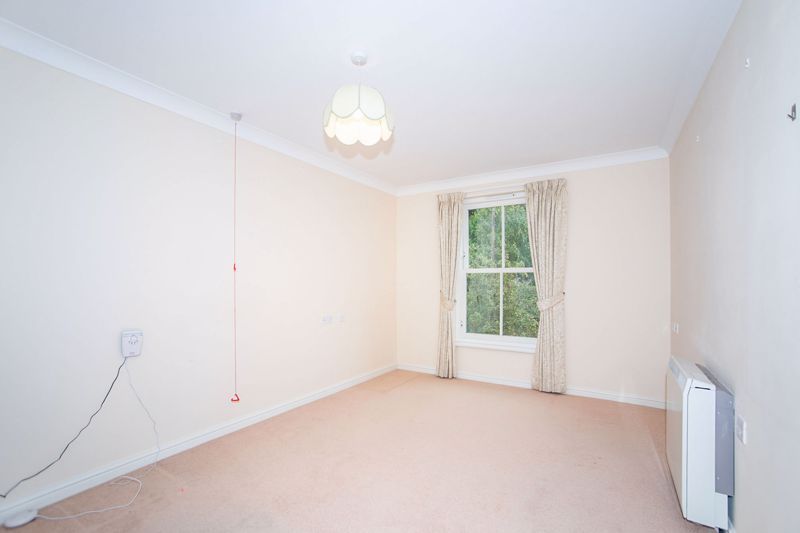 1 bed flat for sale in Nelson Court, Gravesend DA12, £87,500