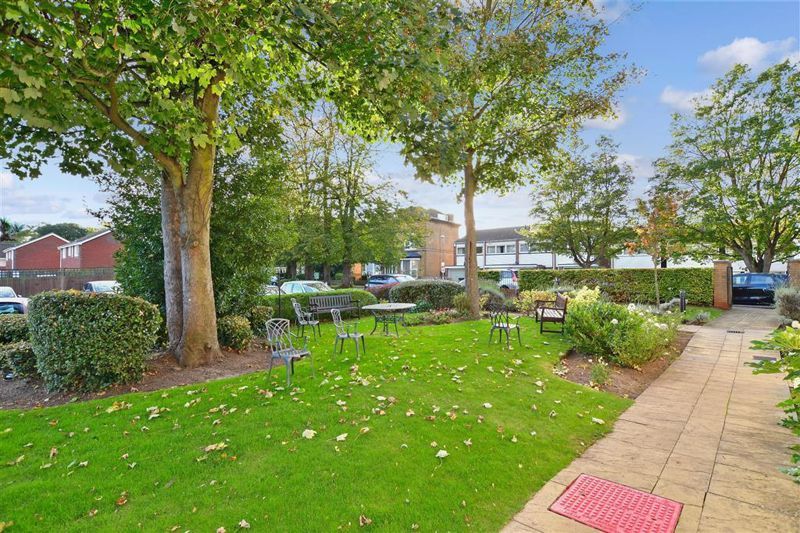 1 bed flat for sale in Nelson Court, Gravesend DA12, £87,500