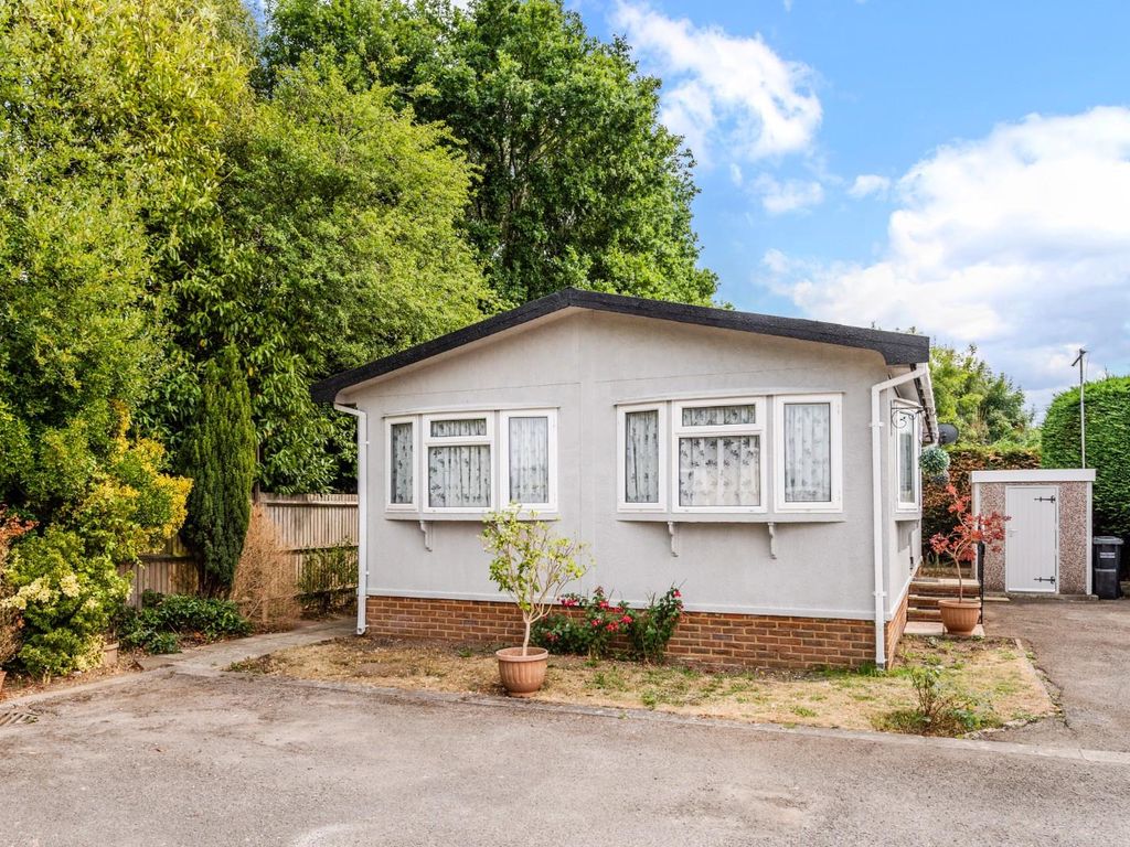 2 bed mobile/park home for sale in Holly Lodge, Lower Kingswood, Tadworth KT20, £160,000