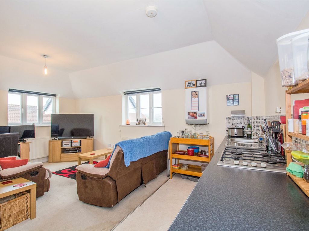 2 bed flat for sale in Blaen Bran Close, Pontnewydd, Cwmbran NP44, £110,000