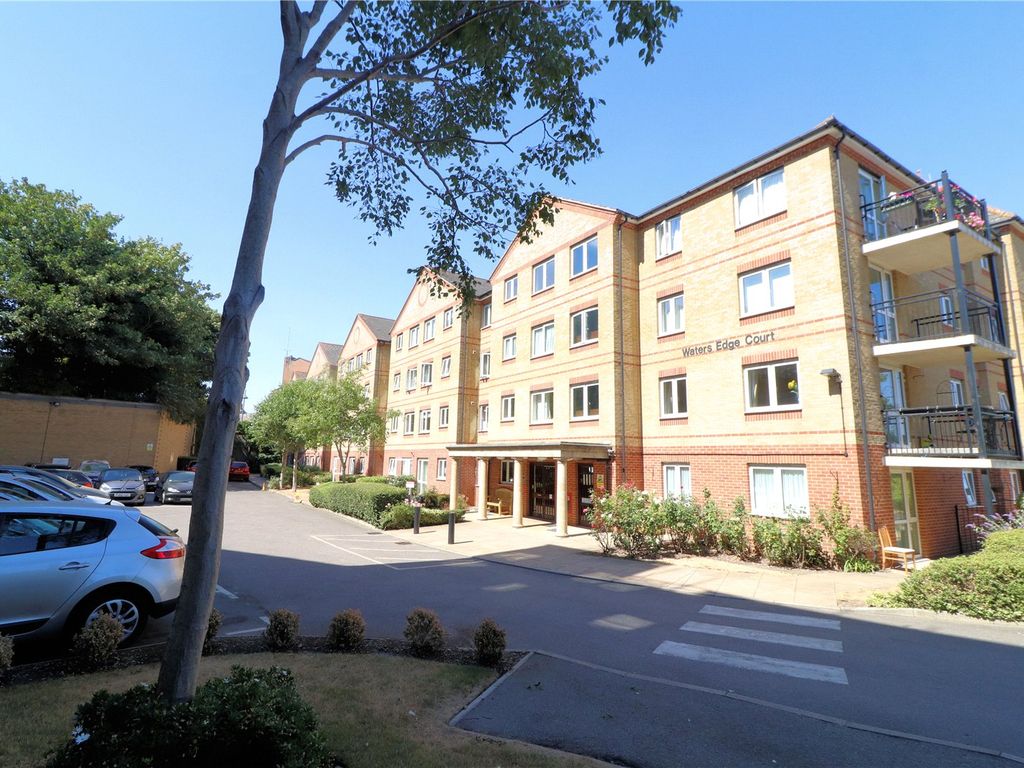 1 bed flat for sale in Waters Edge Court, Wharfside Close, Erith, Kent DA8, £90,000