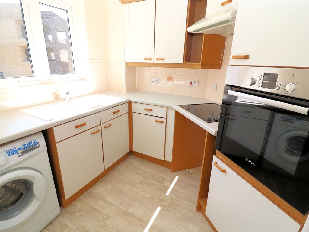 1 bed flat for sale in Waters Edge Court, Wharfside Close, Erith, Kent DA8, £90,000