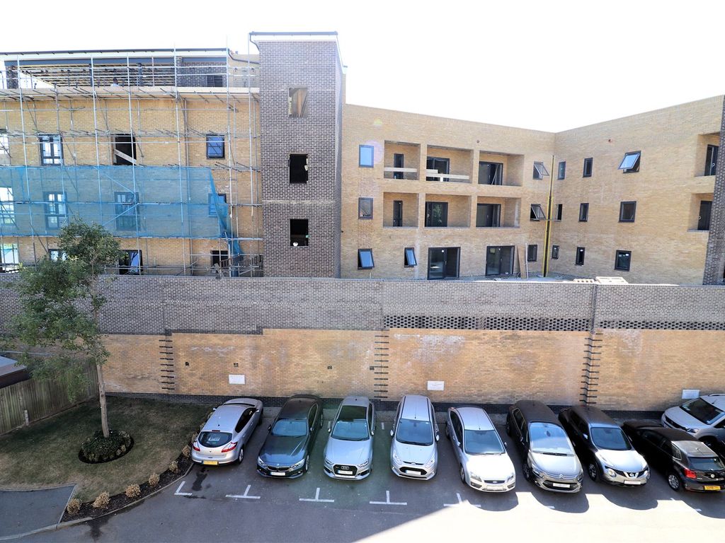 1 bed flat for sale in Waters Edge Court, Wharfside Close, Erith, Kent DA8, £90,000