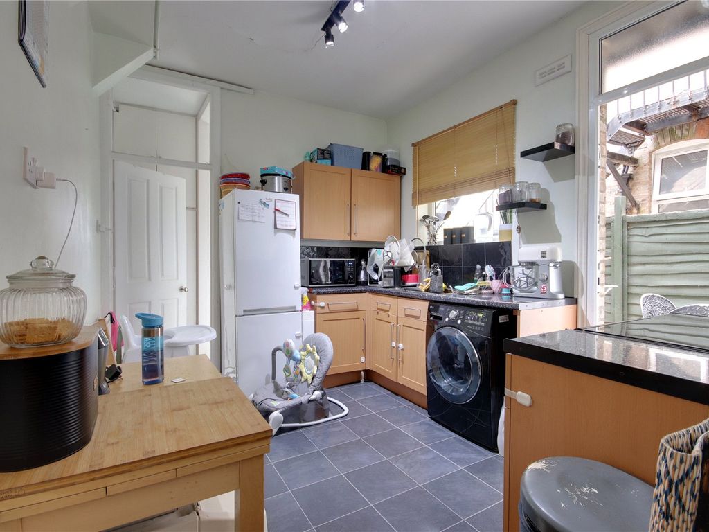 1 bed maisonette for sale in Sketty Road, Enfield EN1, £265,000