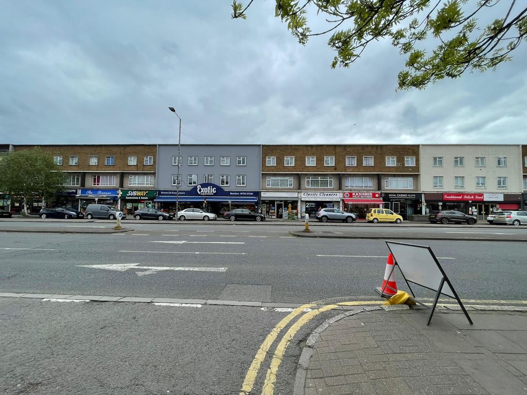 Retail premises for sale in Farnham Road, Slough, Berkshire SL1, £60,000