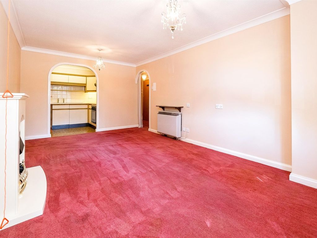 1 bed flat for sale in Longbridge Road, Barking IG11, £115,000