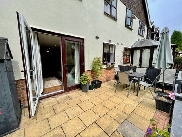 2 bed flat for sale in Maple Cottages, Risley DE72, £190,000