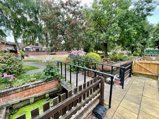 2 bed flat for sale in Maple Cottages, Risley DE72, £190,000