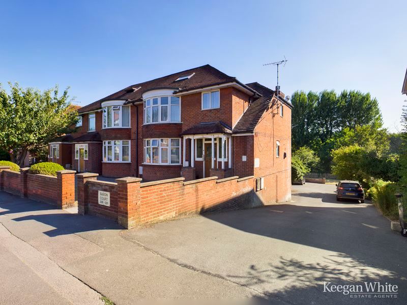 1 bed flat for sale in West Wycombe Road, High Wycombe HP12, £180,000