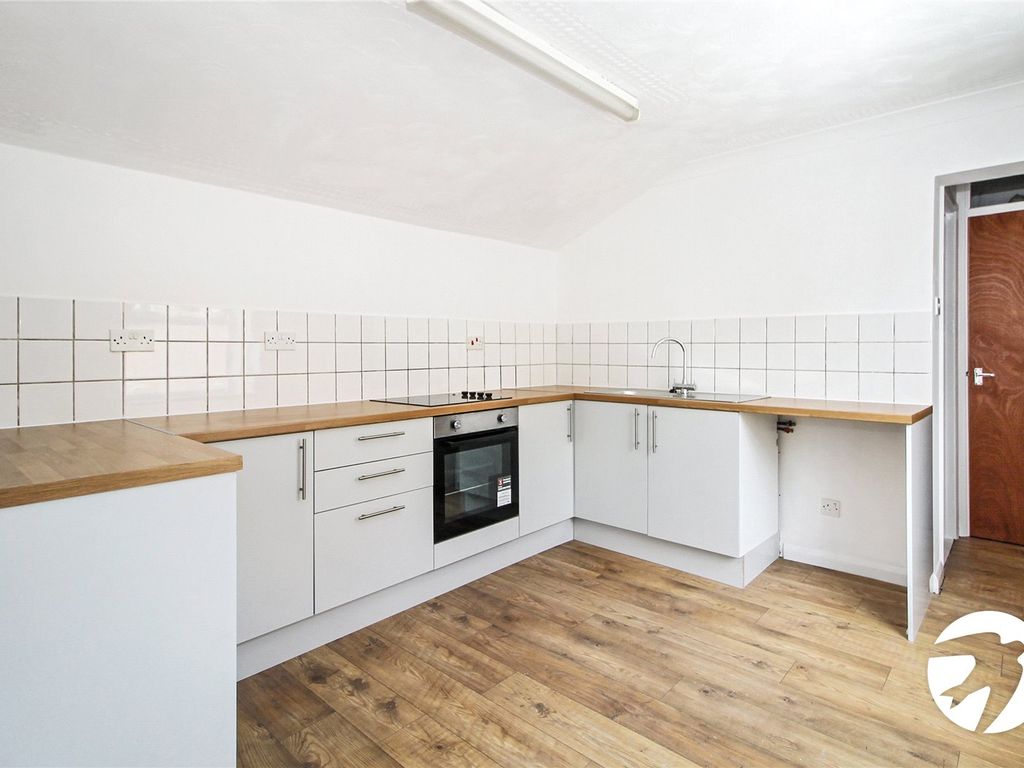 1 bed flat for sale in Sydney Road, Chatham, Kent ME4, £140,000