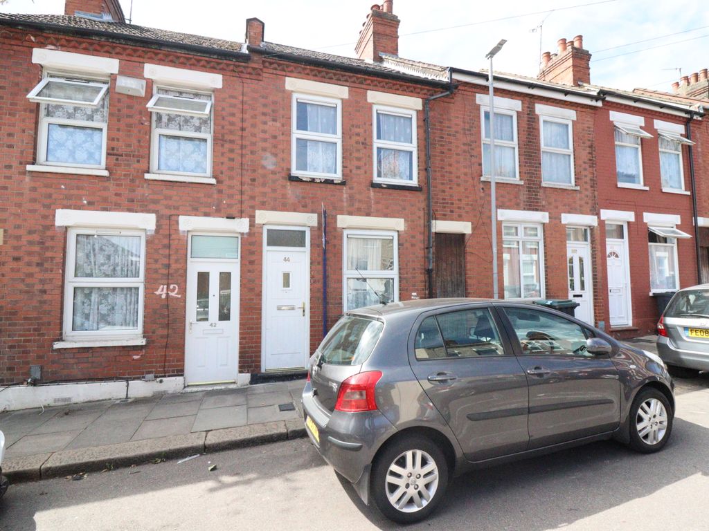 2 bed end terrace house for sale in Warwick Road West, Luton LU4, £239,999