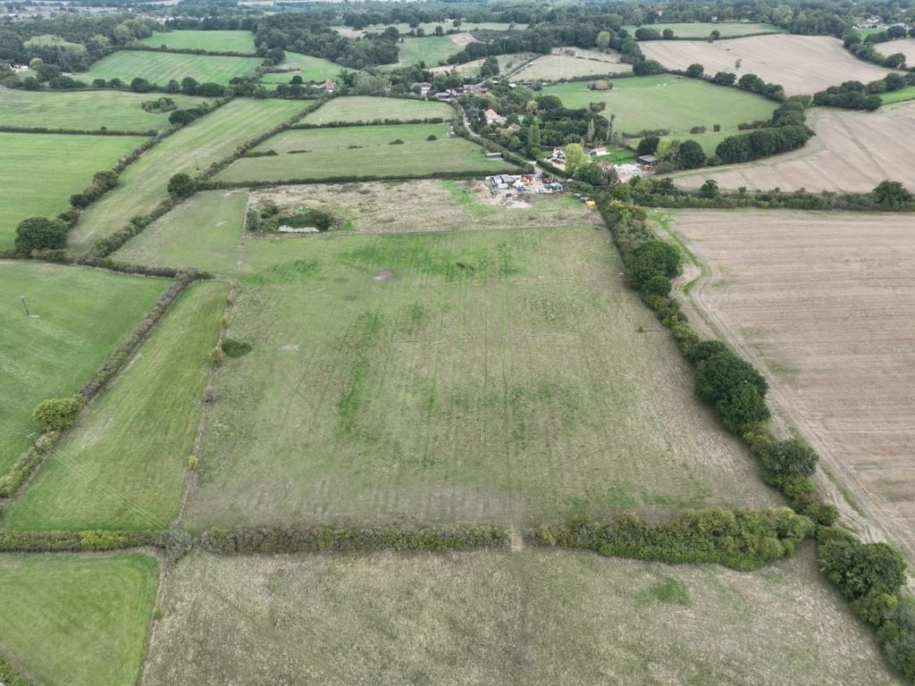 Land for sale in De Beauvoir Chase, Ramsden Heath CM11, £5,000