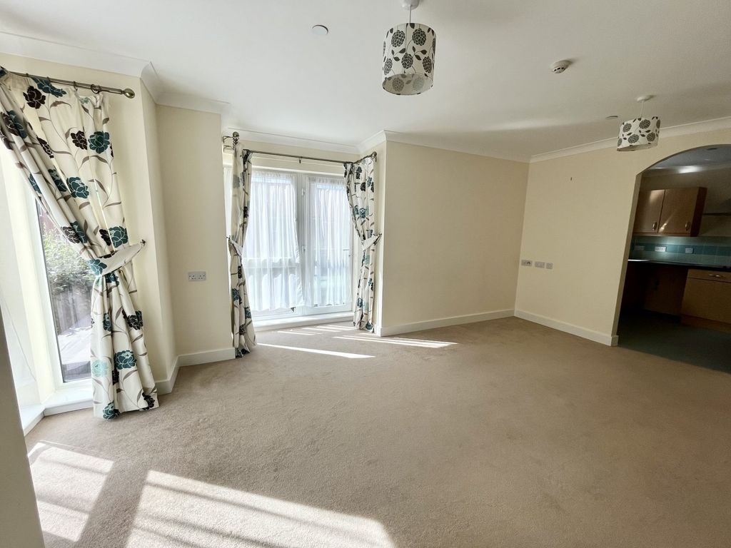 2 bed flat for sale in Barber Road, Basingstoke, Hampshire RG22, £165,000