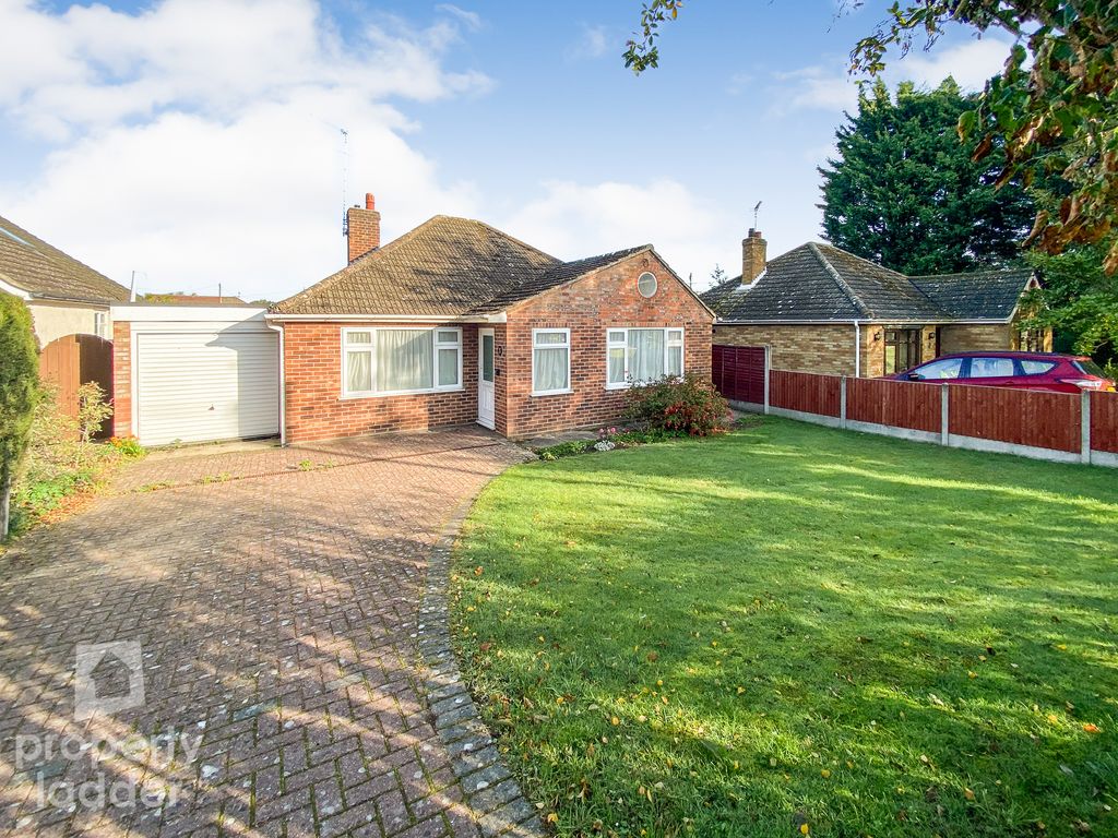 3 bed detached bungalow for sale in Crostwick Lane, Spixworth, Norwich NR10, £300,000