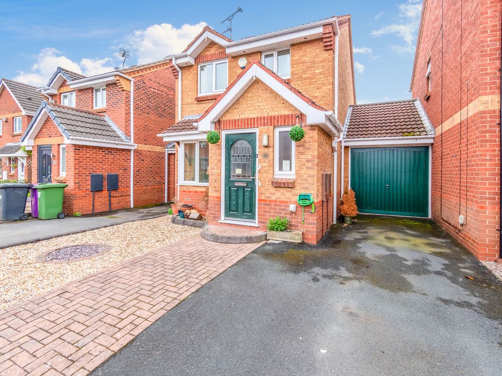 3 bed detached house for sale in Clematis Drive, Pendeford, Wolverhampton WV9, £270,000