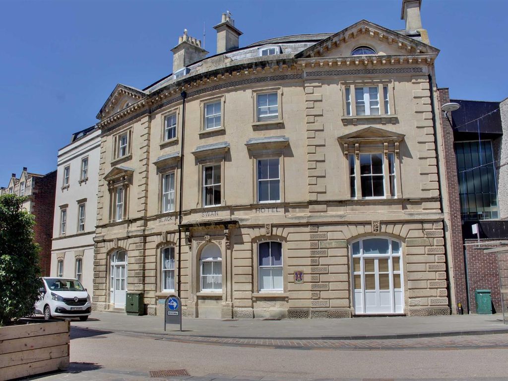 1 bed flat for sale in Commercial Road, Gloucester GL1, £110,000