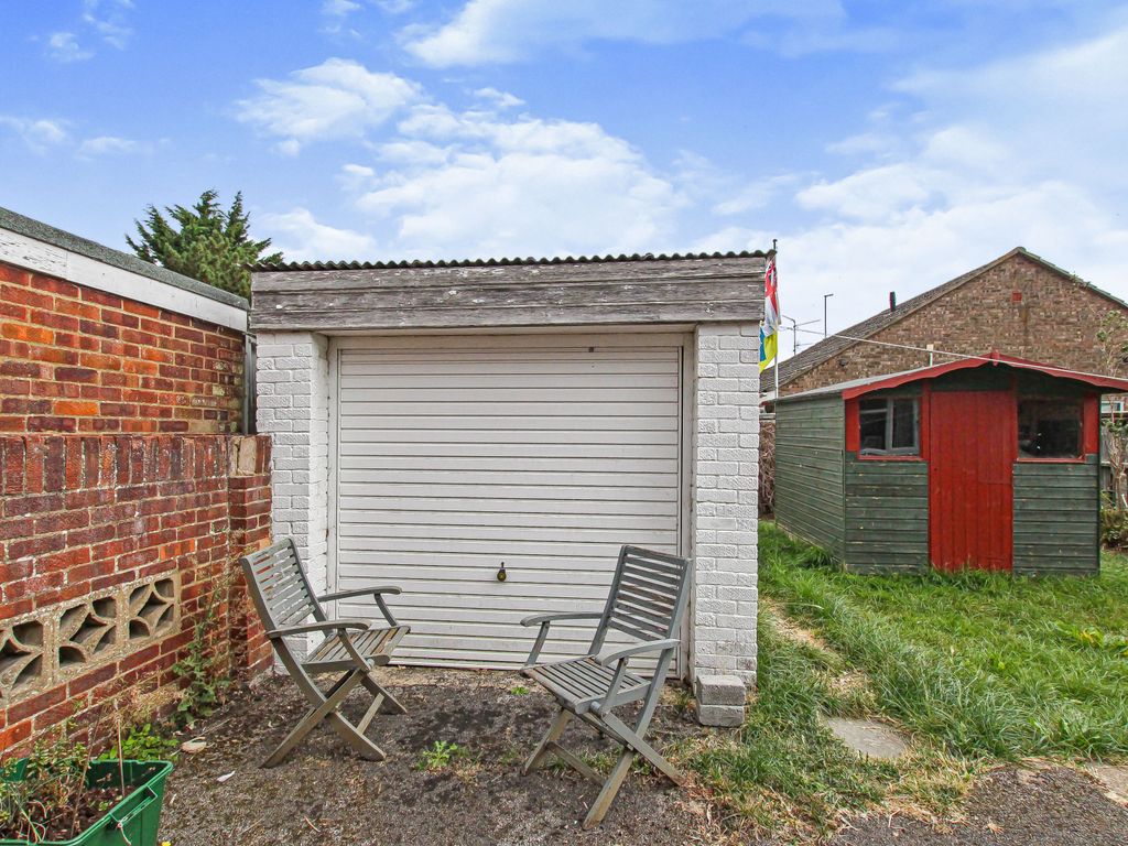 2 bed bungalow for sale in The Elms, Chatteris PE16, £185,000
