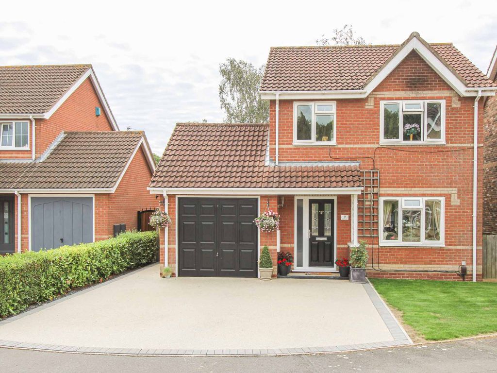 3 bed detached house for sale in Holly Close, Stallingborough DN41, £238,750