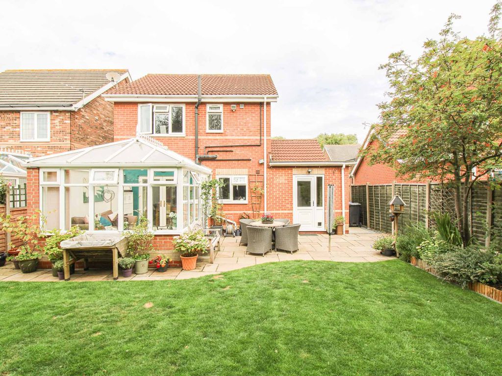 3 bed detached house for sale in Holly Close, Stallingborough DN41, £238,750