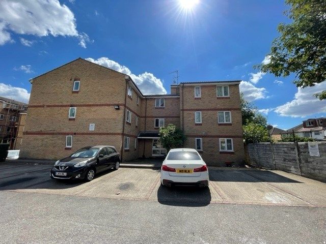 2 bed flat for sale in Brewery Close, Wembley HA0, £329,950