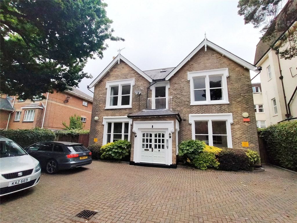 3 bed flat for sale in Christchurch Road, Bournemouth BH1, £300,000