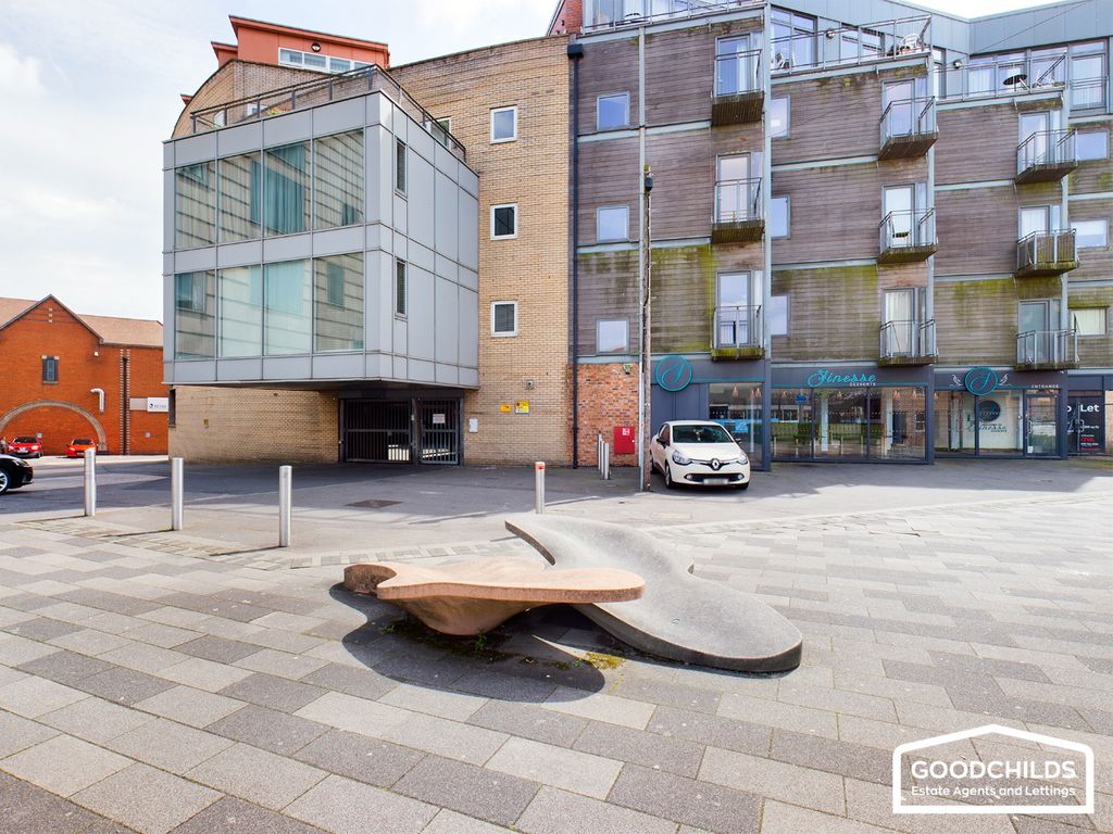 1 bed flat for sale in Gallery Square, Walsall WS2, £65,000