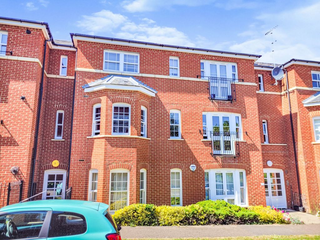 2 bed flat for sale in George Roche Road, Canterbury CT1, £220,000