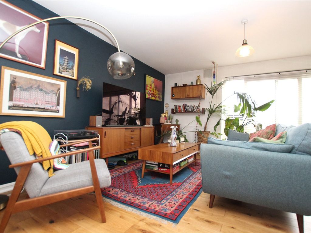 1 bed flat for sale in Eglinton Road, Woolwich, London SE18, £240,000