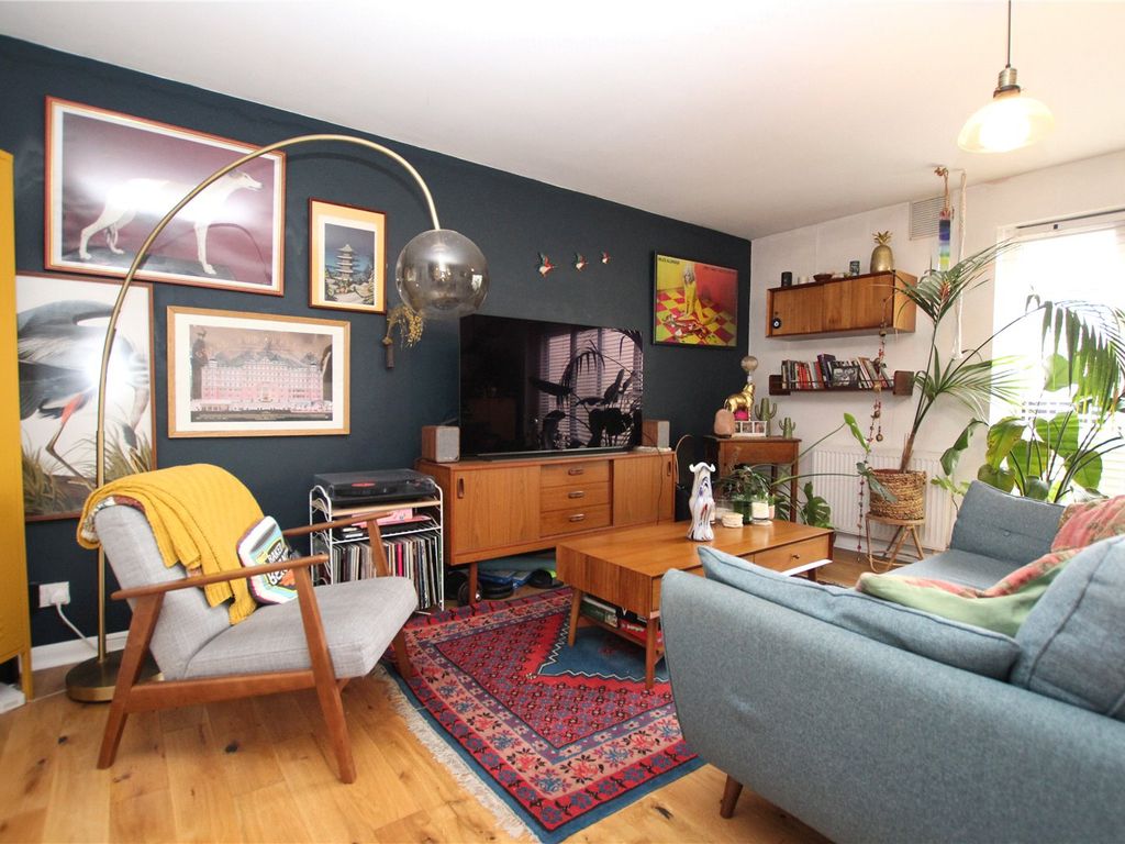 1 bed flat for sale in Eglinton Road, Woolwich, London SE18, £240,000