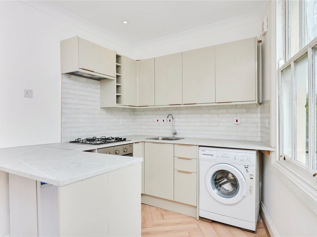 1 bed flat for sale in Voltaire Road, London SW4, £280,000