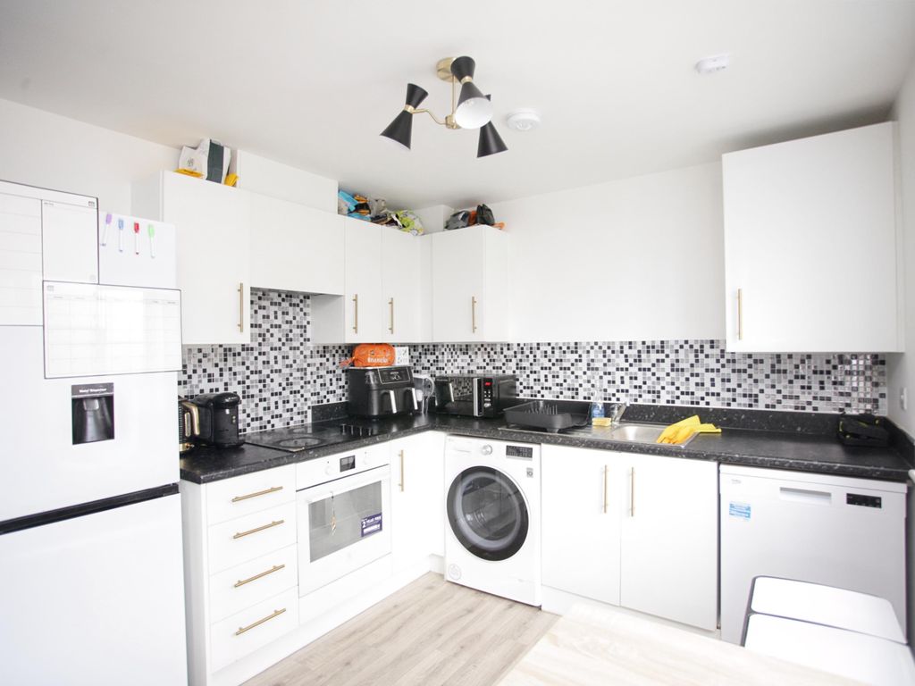 2 bed flat for sale in Owens Road, Coventry CV6, £145,000