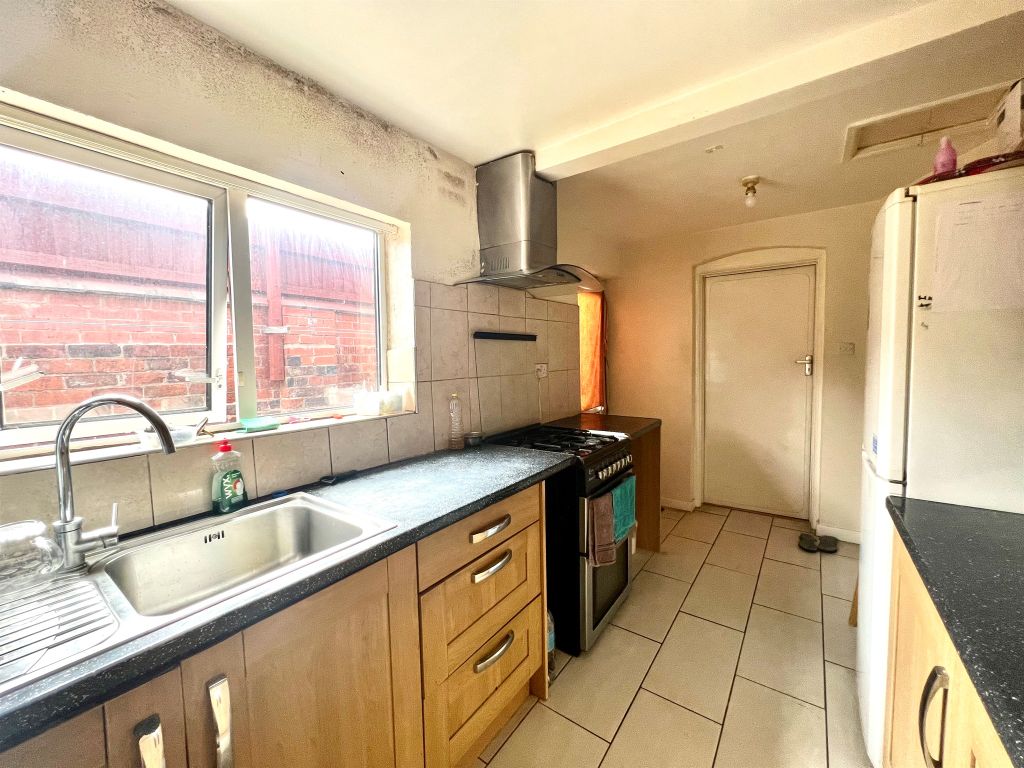 3 bed end terrace house for sale in Cooper Street, West Bromwich B70, £180,000