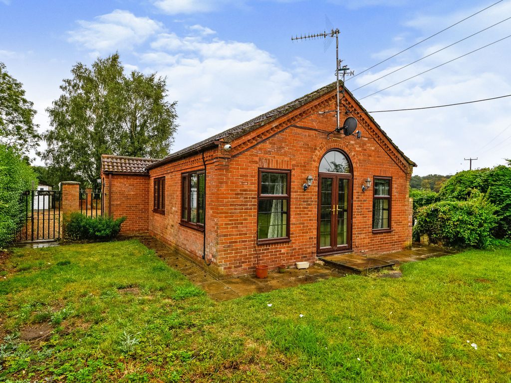 3 bed bungalow for sale in Hargate Lane, Terrington St. Clement, King's Lynn PE34, £275,000
