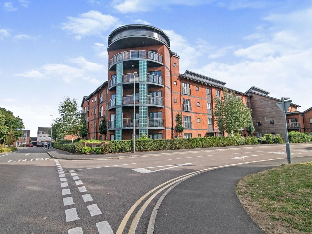 1 bed flat for sale in Churchfields Way, West Bromwich B71, £110,000