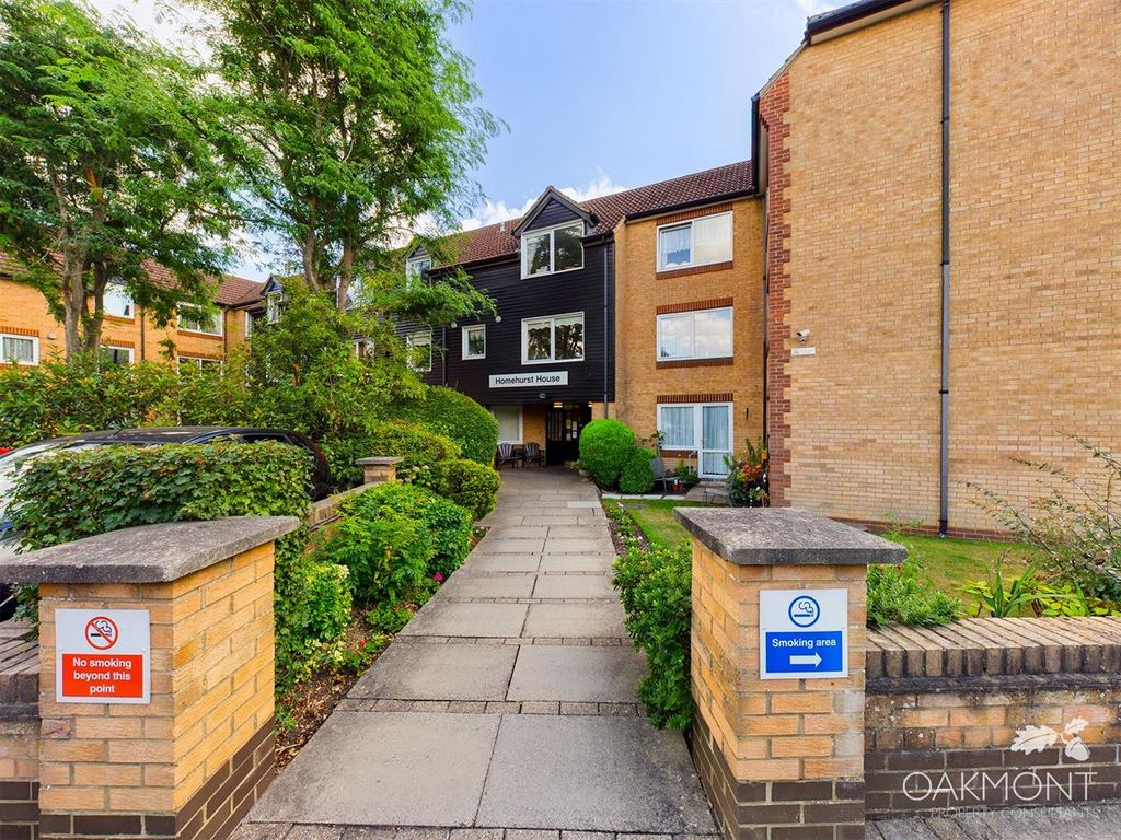 1 bed flat for sale in Homehurst House, Sawyers Hall Lane, Brentwood CM15, £110,000